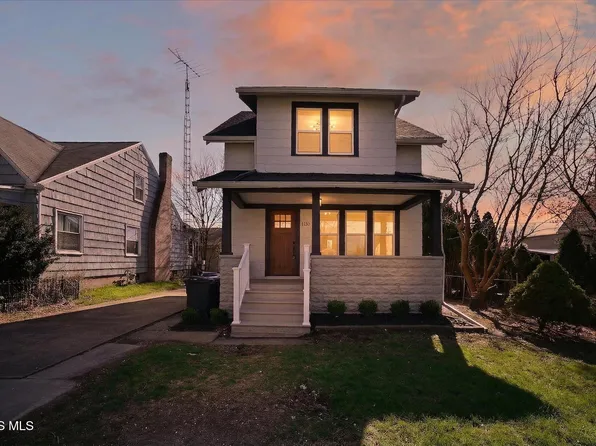 1130 Earlwood Ave, Oregon, OH 43616