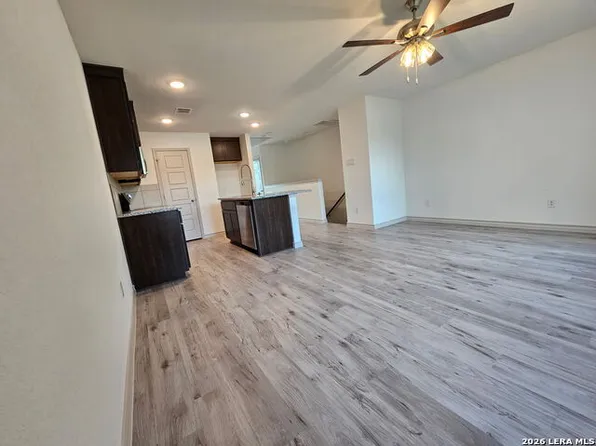 310 W Evergreen St #121, San Antonio, TX 78212