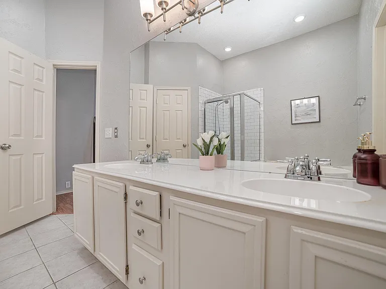 4201 Pinewood Dr — Photo 11