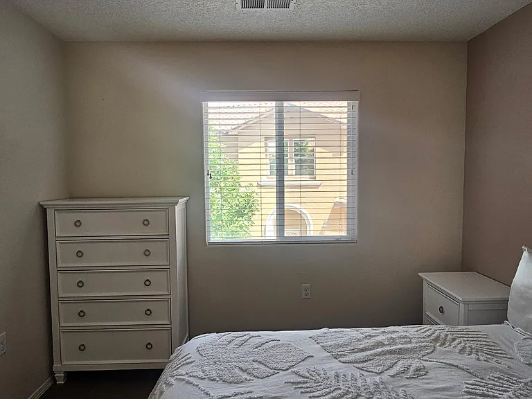 601 Menaul Blvd NE — Photo 23