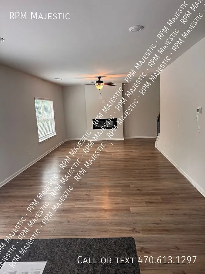 Modern Living Spacious Design Prime Loganville Location — Photo 2