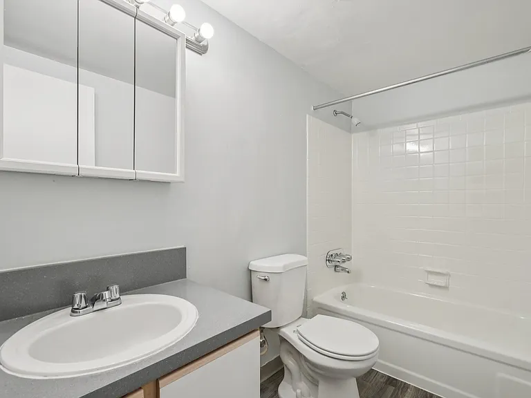 Palms East Apartments — Photo 35