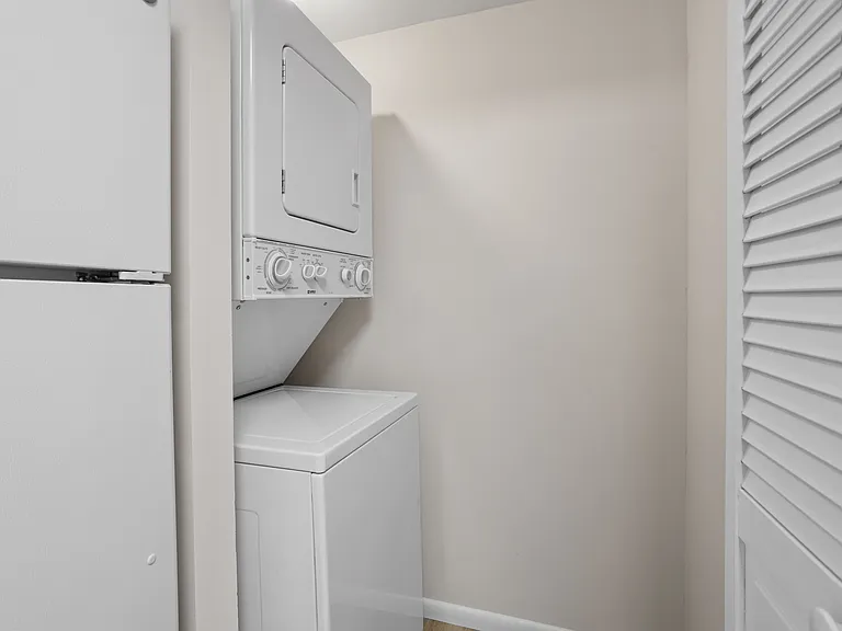 Ambassador Apartments — Photo 8