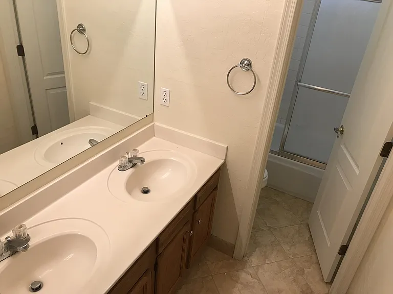 1710 W Houston Ave — Photo 25