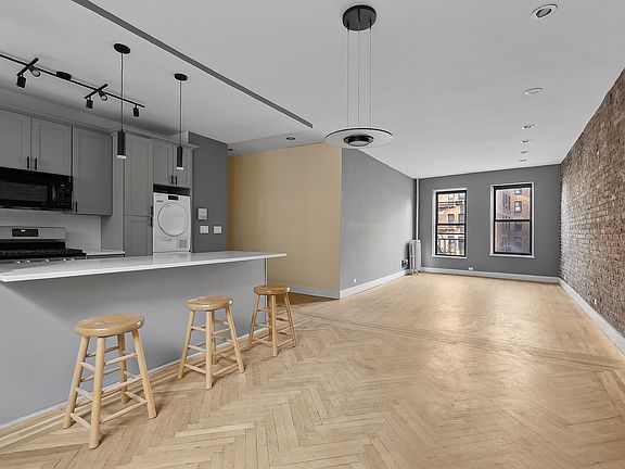 3rd image of 880 W 181st St APT 4D