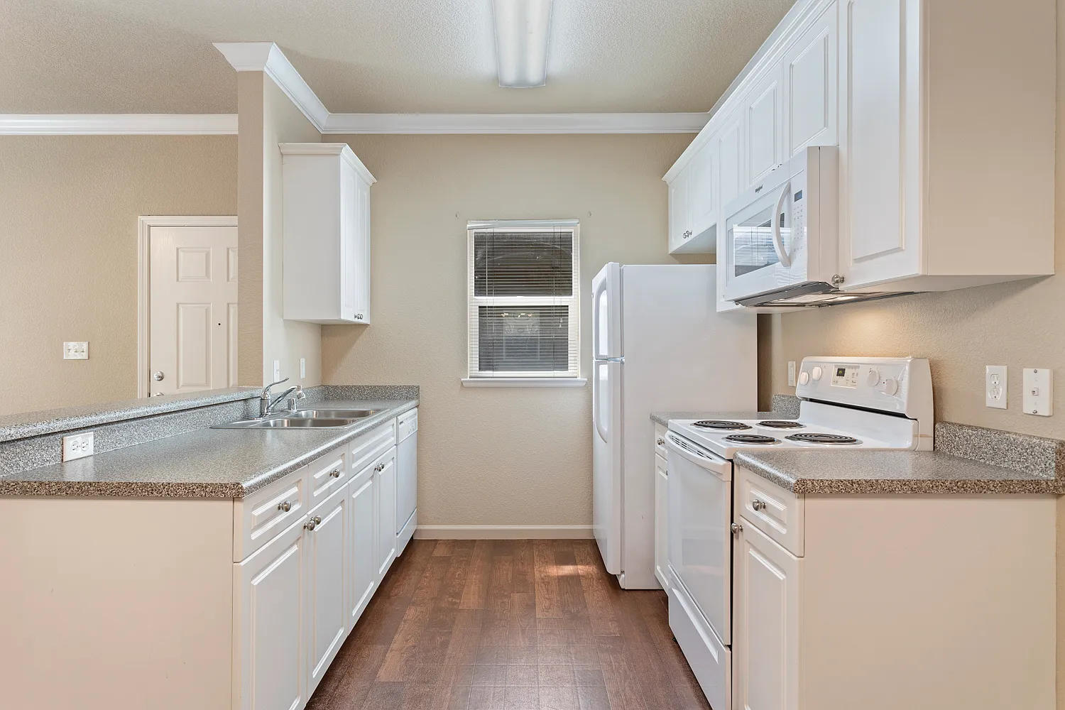 1 bed, 696 sqft, $1,664 — Photo 4