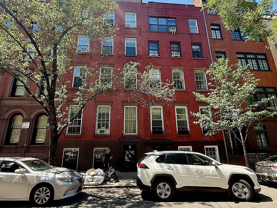 1st image of 118 Waverly Pl APT 4B