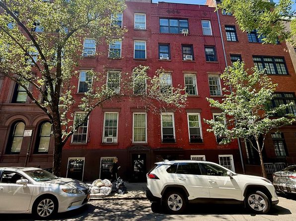 118 Waverly Pl APT 4B, New York, NY 10011