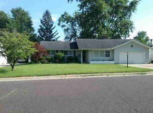 300 Wilshire Dr, Washington, IL