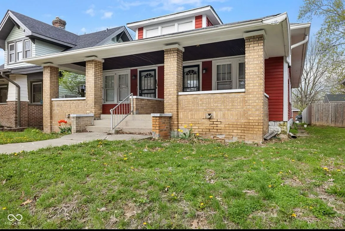 926 N Chester Ave — Photo 2