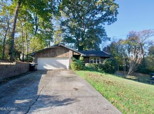 927 Oxford Hills Dr, Maryville, TN 37803
