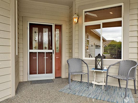 4th image of 585 E Maberry Drive