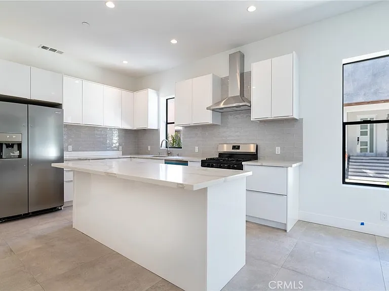 1805 S Longwood Ave — Photo 6