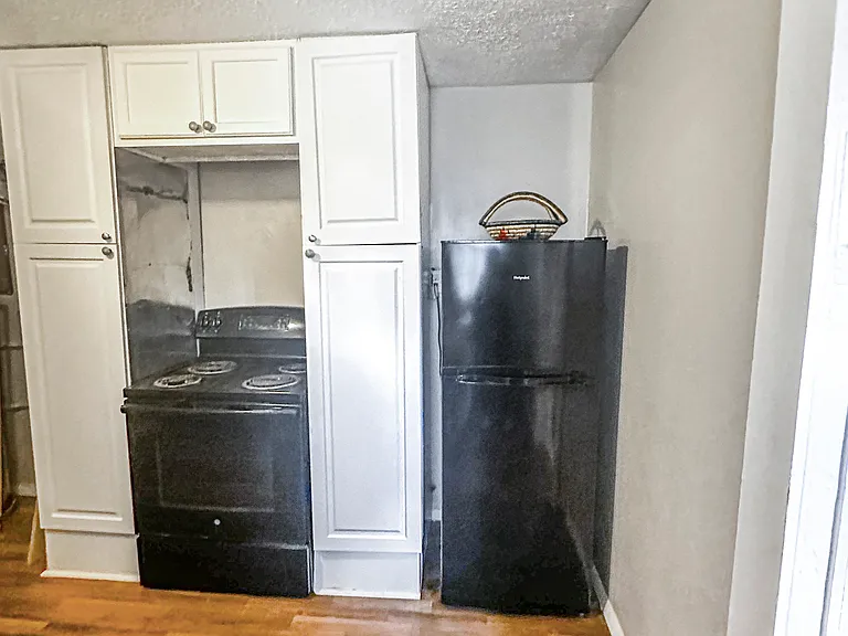 210 Thurston Ave #C — Photo 3
