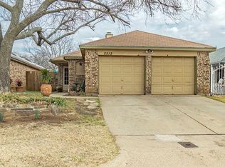 2512 Harvest Ln, Fort Worth, TX 76133