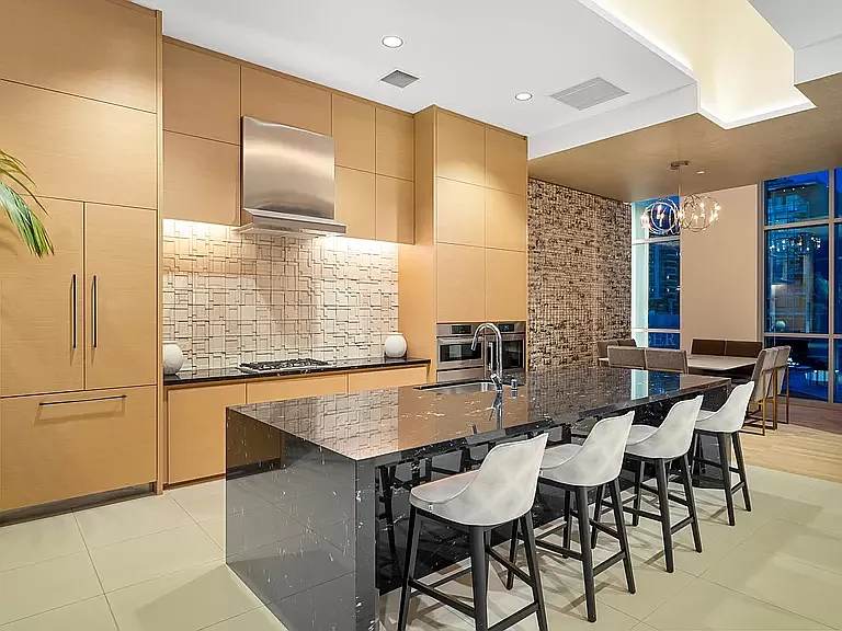 Social Lounge (Full Kitchen)