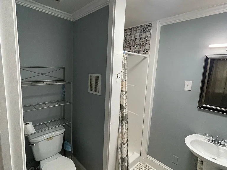 523 Hammond St — Photo 3