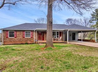 902 Parkway Ave, Madison, NC 27025