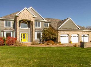 5722 Timber Ridge Rd, Cedar Falls, IA 50613