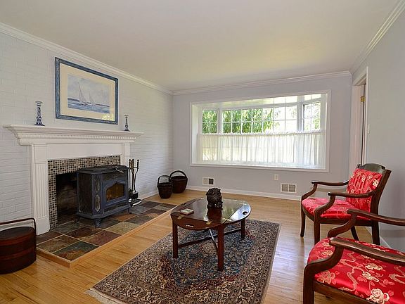 3rd image of 3917 Robertson Blvd