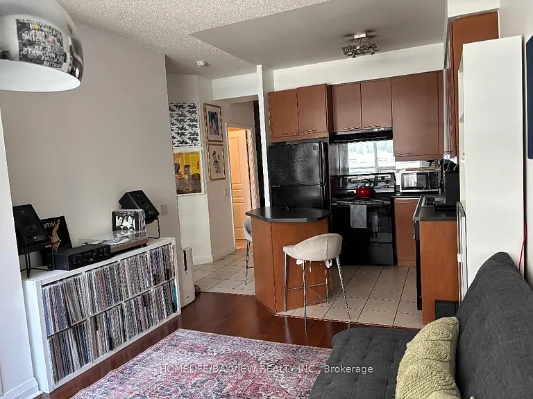 1121 Bay St #405 — Photo 10