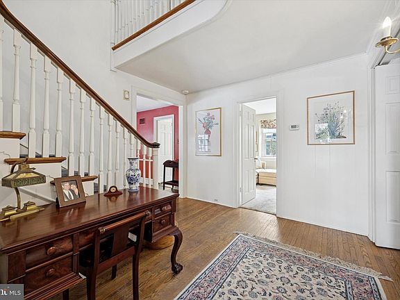 5th image of 1039 Wellington Rd