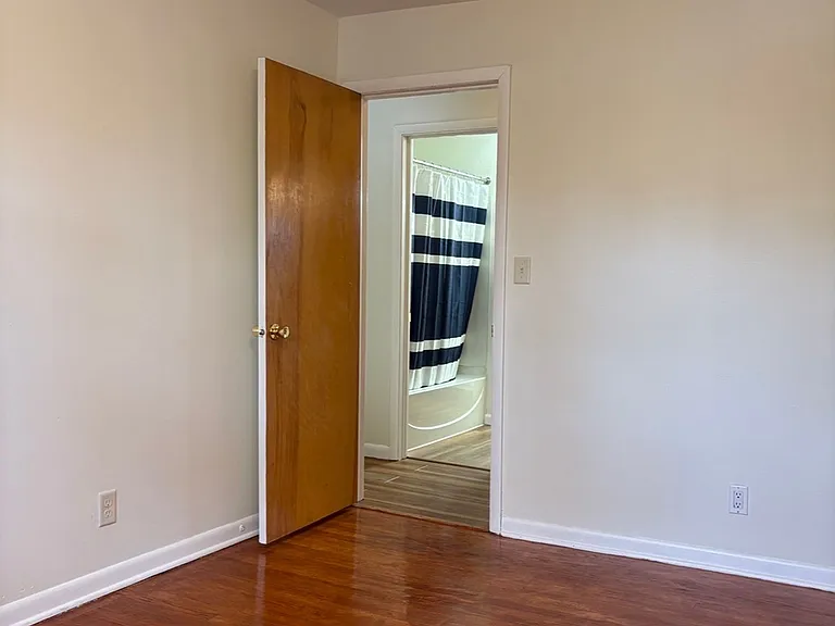 Spacious 3 Bedroom Townhome Available Now Great Location! — Photo 7