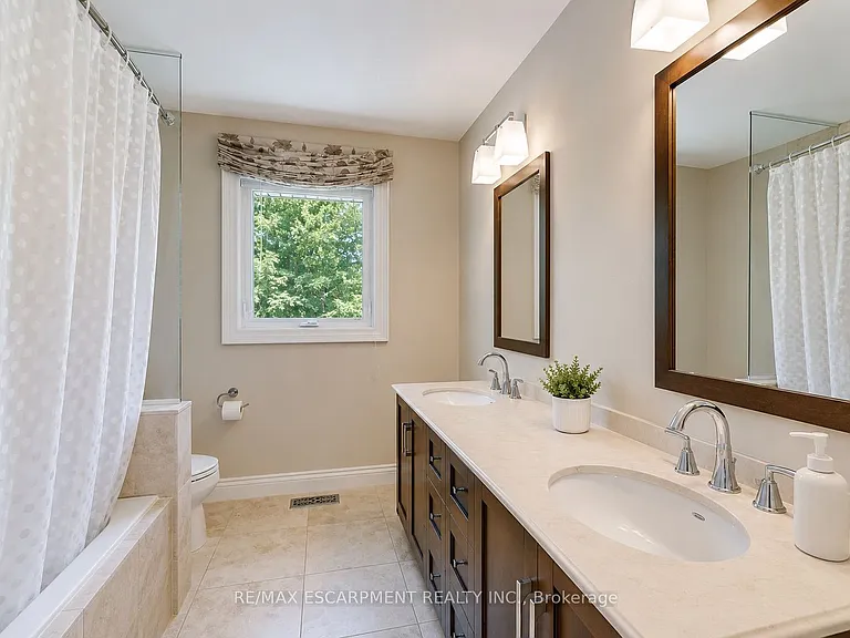 1251 Lakeshore Rd E — Photo 30