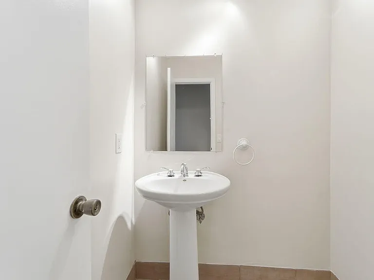 433 SW 27th Ave — Photo 48