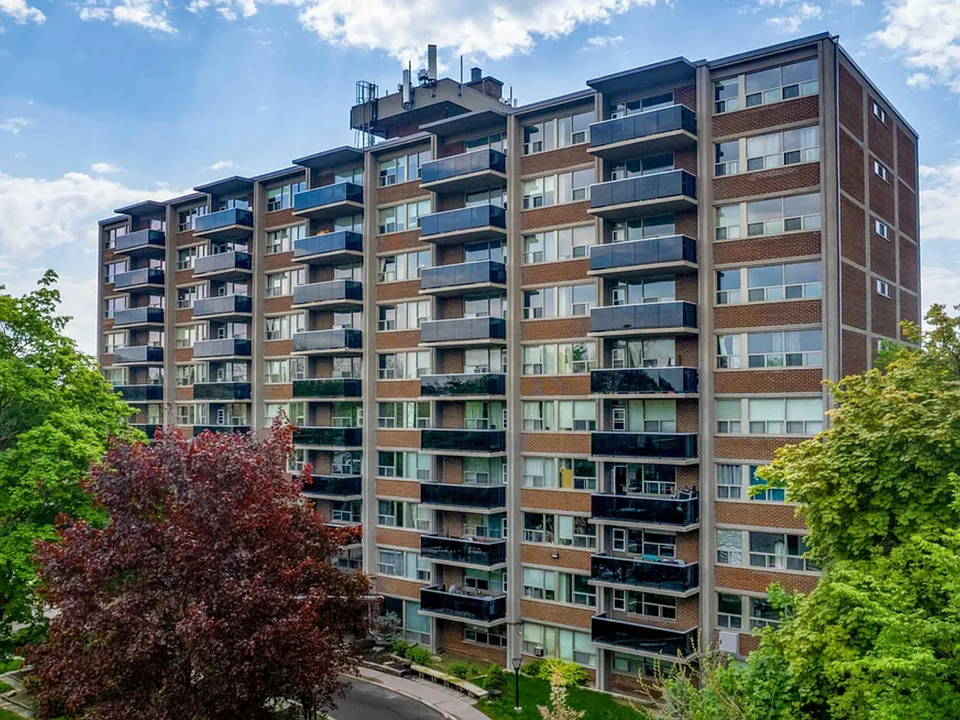 345 Merton St #605