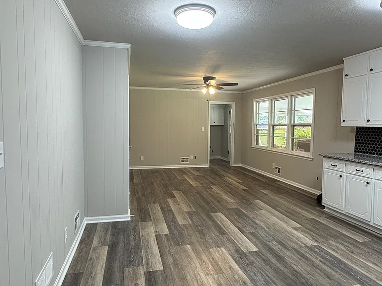 4245 Pecan St — Photo 3