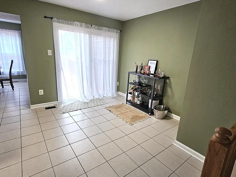 213 Windsor Ct — Photo 14