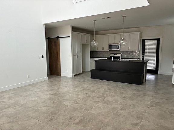 2nd image of 403 N Summit Ridge Dr