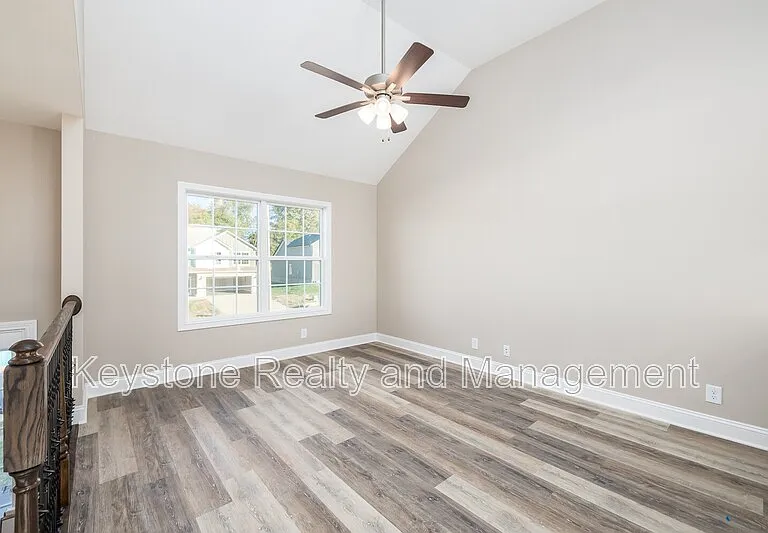 808 Lillian Grace Dr — Photo 2