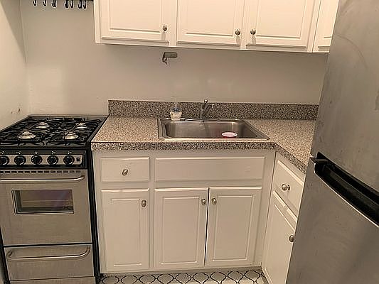 5th image of 23 W 82nd St APT 3F