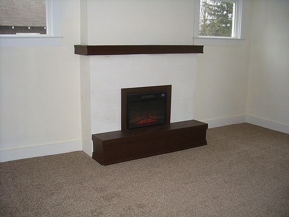 2nd image of 619 W Oak St