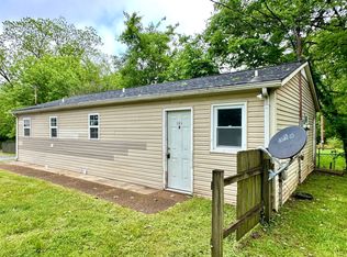 305 1/2 Locust St #B, Clarksville, TN 37042