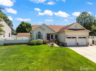 27 Pacific Ave, Bayville, NJ 08721