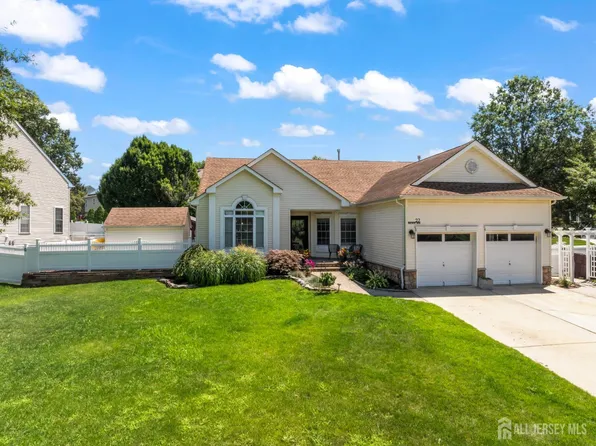 27 Pacific Ave, Bayville, NJ 08721