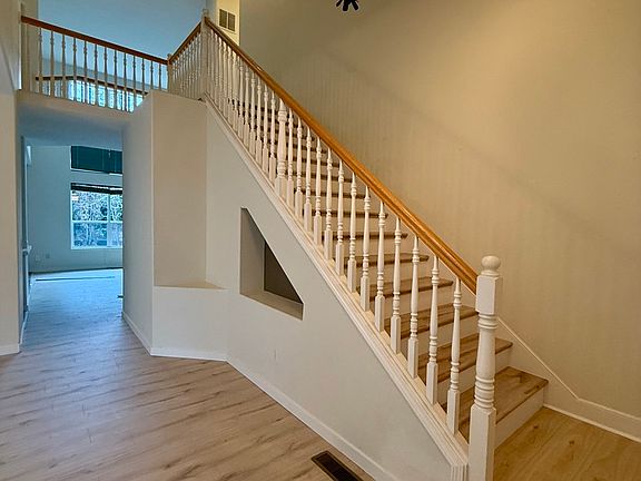 Vaulted hardwood entryway which opens into a formal living and dining.