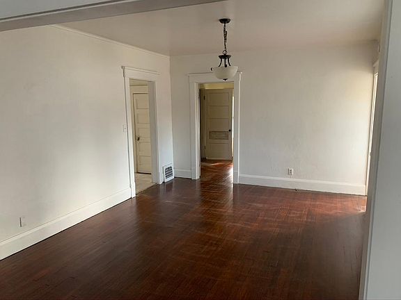 3rd image of 2022 W Moss Ave