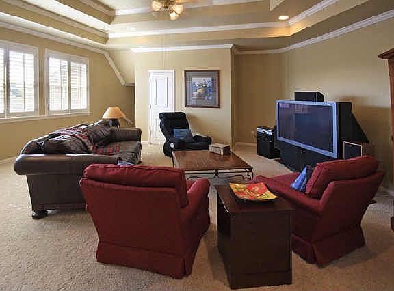 5th image of 5936 Glendower Ln