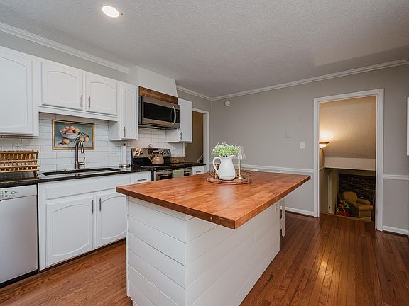 3rd image of 3418 Tequesta Ln