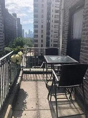 Rented by Mdrn Residential | media 16