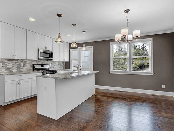 4th image of 1737 Weston Ave