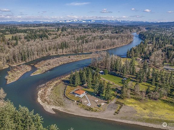 4th image of 406 Green Water Drive
