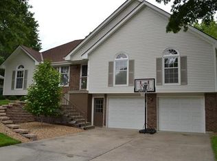 2101 NW 5th St, Blue Springs, MO 64014