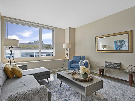 5th image of 300 Berry St #716