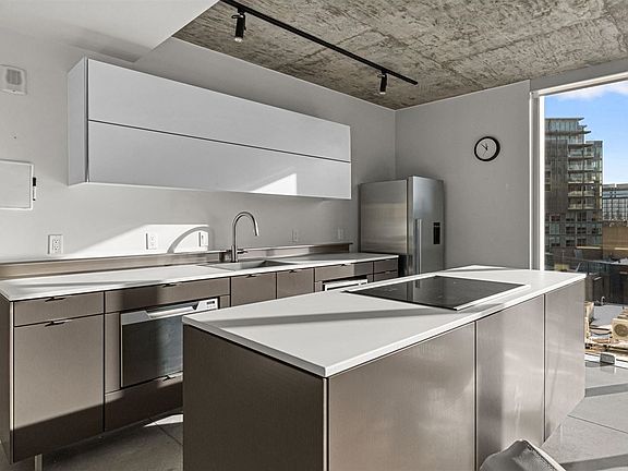 5th image of 201 E Washington St Unit 501