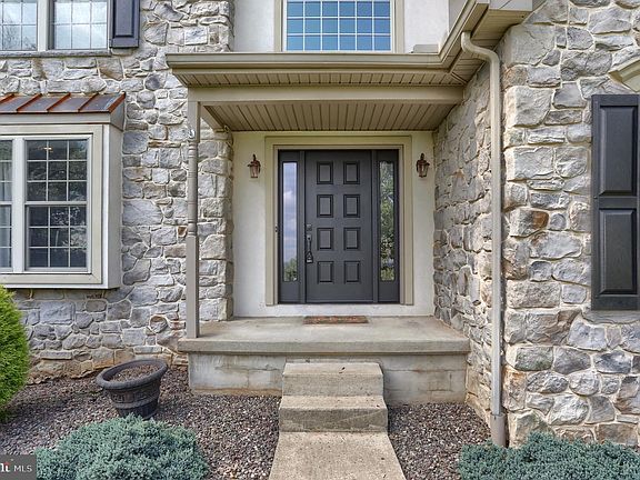 4th image of 67 Mountain Spring Rd